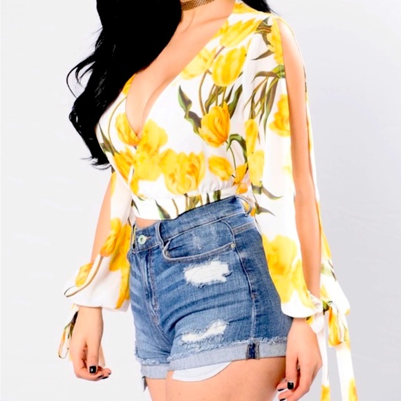 Fashion Nova Tops| Yellow flower crop top| Size:M - Picture 4 of 6